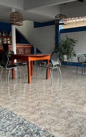 Casa à venda com 350m², 4 quartos e 2 vagas Casa à venda com 350m², 4 quartos e 2 vagasÁrea Externa