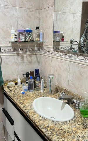 Casa à venda com 350m², 4 quartos e 2 vagas Casa à venda com 350m², 4 quartos e 2 vagasBanheiro