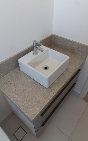 Apartamento à venda com 80m², 2 quartos e 2 vagas Apartamento à venda com 80m², 2 quartos e 2 vagasBanheiro da Suíte 2