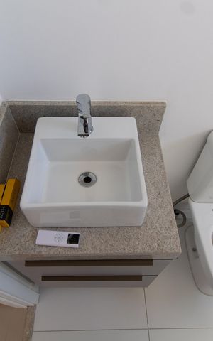 Apartamento à venda com 80m², 2 quartos e 2 vagas Apartamento à venda com 80m², 2 quartos e 2 vagasBanheiro da Suíte 1