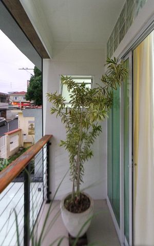 Casa à venda com 155m², 3 quartos e 4 vagas Casa à venda com 155m², 3 quartos e 4 vagasVaranda
