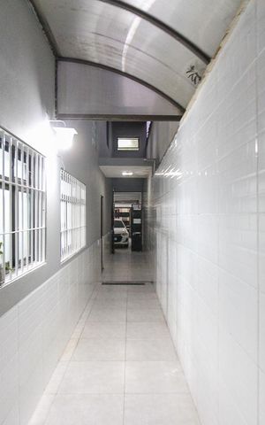 Casa à venda com 155m², 3 quartos e 4 vagas Casa à venda com 155m², 3 quartos e 4 vagasCorredor Externo