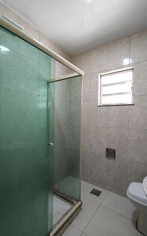 Casa de condomínio à venda com 180m², 3 quartos e 2 vagasBanheiro 1