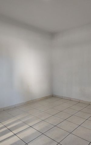 Casa de condomínio à venda com 180m², 3 quartos e 2 vagas Casa de condomínio à venda com 180m², 3 quartos e 2 vagasSala