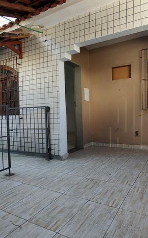Casa de condomínio à venda com 180m², 3 quartos e 2 vagas Casa de condomínio à venda com 180m², 3 quartos e 2 vagasFachada