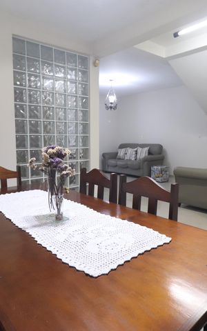Casa à venda com 221m², 3 quartos e 4 vagasSala