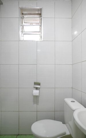 Casa à venda com 200m², 3 quartos e 1 vaga Casa à venda com 200m², 3 quartos e 1 vagaBanheiro de Serviço