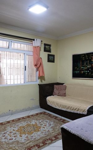 Casa à venda com 280m², 4 quartos e 2 vagas Casa à venda com 280m², 4 quartos e 2 vagasSala