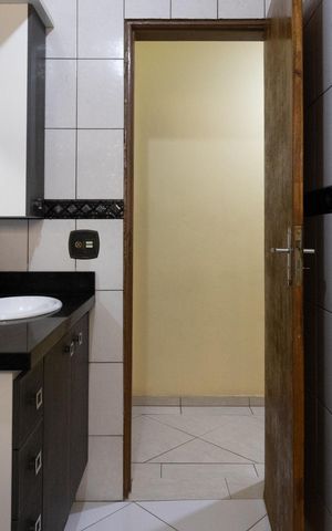 Casa à venda com 280m², 4 quartos e 2 vagas Casa à venda com 280m², 4 quartos e 2 vagasBanheiro