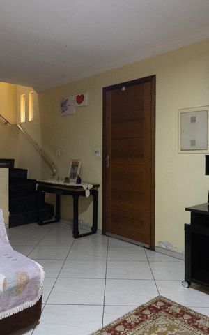 Casa à venda com 280m², 4 quartos e 2 vagas Casa à venda com 280m², 4 quartos e 2 vagasSala