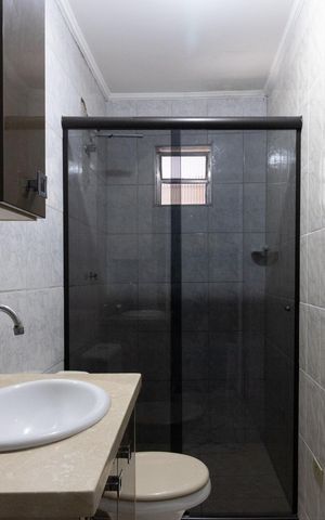 Casa à venda com 280m², 4 quartos e 2 vagas Casa à venda com 280m², 4 quartos e 2 vagasBanheiro da Suíte 2