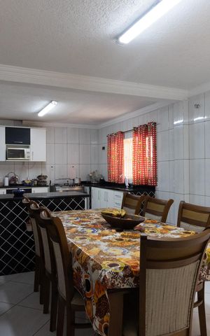 Casa à venda com 280m², 4 quartos e 2 vagas Casa à venda com 280m², 4 quartos e 2 vagasCozinha