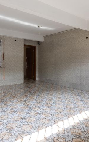 Casa à venda com 280m², 4 quartos e 2 vagas Casa à venda com 280m², 4 quartos e 2 vagasGaragem