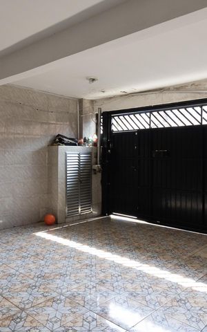 Casa à venda com 280m², 4 quartos e 2 vagas Casa à venda com 280m², 4 quartos e 2 vagasGaragem
