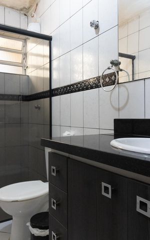 Casa à venda com 280m², 4 quartos e 2 vagas Casa à venda com 280m², 4 quartos e 2 vagasBanheiro