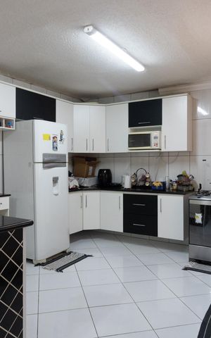 Casa à venda com 280m², 4 quartos e 2 vagas Casa à venda com 280m², 4 quartos e 2 vagasCozinha