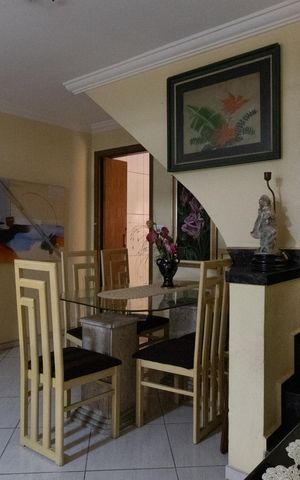 Casa à venda com 280m², 4 quartos e 2 vagas Casa à venda com 280m², 4 quartos e 2 vagasSala