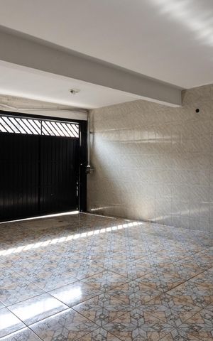 Casa à venda com 280m², 4 quartos e 2 vagas Casa à venda com 280m², 4 quartos e 2 vagasGaragem