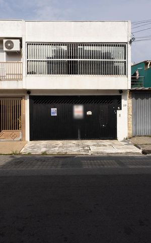 Casa à venda com 280m², 4 quartos e 2 vagas Casa à venda com 280m², 4 quartos e 2 vagasFachada