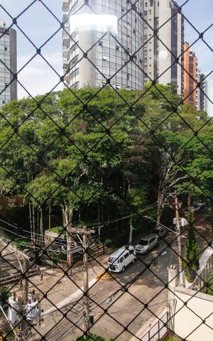 Apartamento à venda com 148m², 4 quartos e 4 vagasVista da Suíte 2