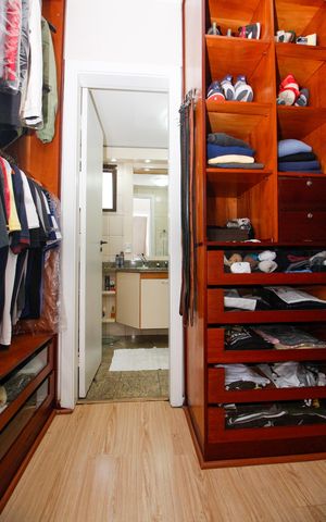 Apartamento à venda com 148m², 4 quartos e 4 vagasCloset da suíte 1