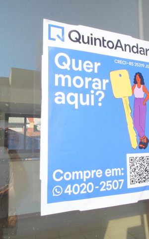 Apartamento à venda com 69m², 2 quartos e 1 vagaAdesivo