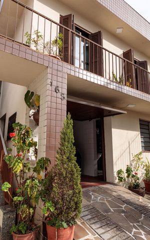Casa à venda com 145m², 2 quartos e 1 vaga Casa à venda com 145m², 2 quartos e 1 vagaFachada