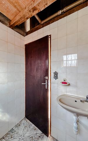 Casa à venda com 180m², 3 quartos e 3 vagasBanheiro da Área externa