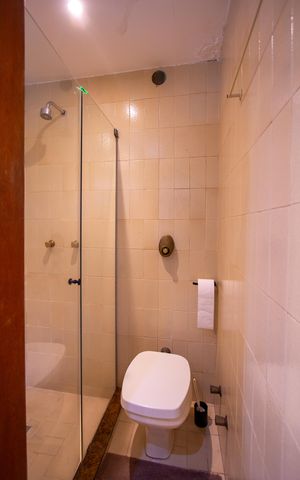 Casa à venda com 288m², 5 quartos e 4 vagas Casa à venda com 288m², 5 quartos e 4 vagasBanheiro 1