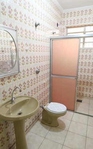 Casa para alugar com 244m², 3 quartos e 4 vagasBanheiro Social