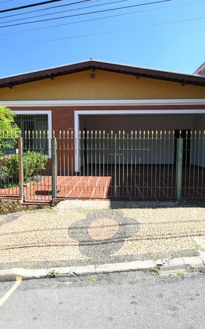 Casa para alugar com 244m², 3 quartos e 4 vagasFachada