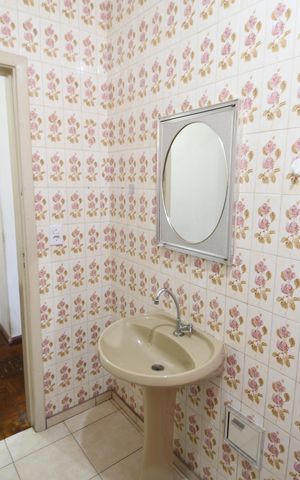 Casa para alugar com 244m², 3 quartos e 4 vagasBanheiro Social