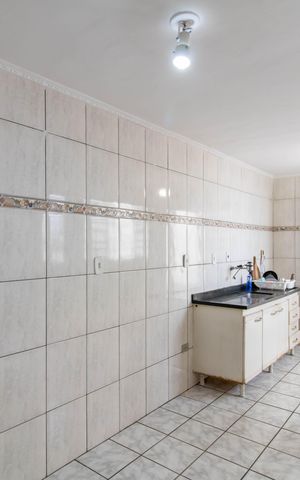 Casa à venda com 272m², 3 quartos e 2 vagas Casa à venda com 272m², 3 quartos e 2 vagasCozinha