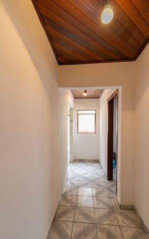 Casa à venda com 272m², 3 quartos e 2 vagas Casa à venda com 272m², 3 quartos e 2 vagasCorredor