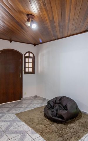 Casa à venda com 272m², 3 quartos e 2 vagas Casa à venda com 272m², 3 quartos e 2 vagasSala