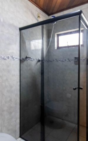Casa à venda com 272m², 3 quartos e 2 vagas Casa à venda com 272m², 3 quartos e 2 vagasBanheiro