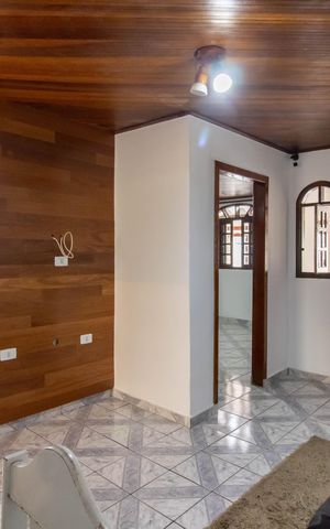 Casa à venda com 272m², 3 quartos e 2 vagas Casa à venda com 272m², 3 quartos e 2 vagasSala