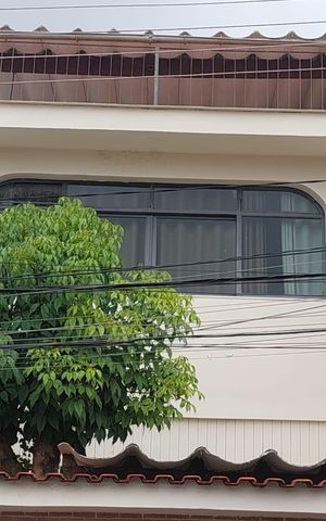Casa à venda com 216m², 5 quartos e 3 vagas Casa à venda com 216m², 5 quartos e 3 vagasFachada