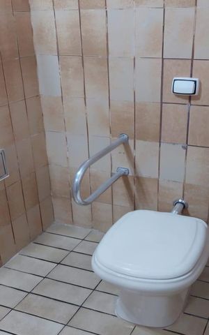 Casa à venda com 216m², 5 quartos e 3 vagas Casa à venda com 216m², 5 quartos e 3 vagasBanheiro 1