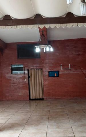 Casa à venda com 216m², 5 quartos e 3 vagas Casa à venda com 216m², 5 quartos e 3 vagasÁrea Externa