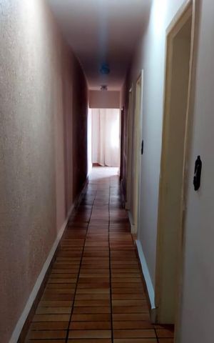 Casa à venda com 216m², 5 quartos e 3 vagas Casa à venda com 216m², 5 quartos e 3 vagasCorredor