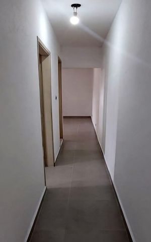 Casa à venda com 216m², 5 quartos e 3 vagas Casa à venda com 216m², 5 quartos e 3 vagasCorredor
