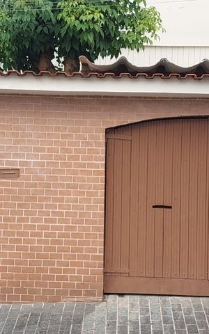 Casa à venda com 216m², 5 quartos e 3 vagas Casa à venda com 216m², 5 quartos e 3 vagasFachada