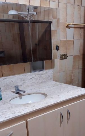 Casa à venda com 216m², 5 quartos e 3 vagas Casa à venda com 216m², 5 quartos e 3 vagasBanheiro 1