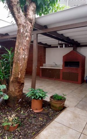Casa à venda com 216m², 5 quartos e 3 vagas Casa à venda com 216m², 5 quartos e 3 vagasÁrea Externa