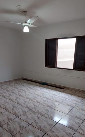 Casa à venda com 216m², 5 quartos e 3 vagas Casa à venda com 216m², 5 quartos e 3 vagasQuarto 2