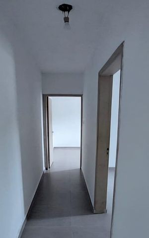 Casa à venda com 216m², 5 quartos e 3 vagas Casa à venda com 216m², 5 quartos e 3 vagasCorredor