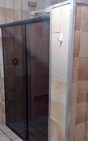 Casa à venda com 216m², 5 quartos e 3 vagas Casa à venda com 216m², 5 quartos e 3 vagasBanheiro 1
