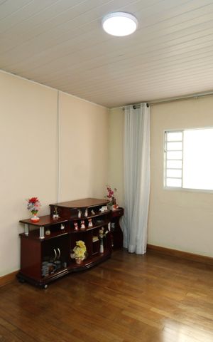 Casa à venda com 93m², 2 quartos e 2 vagasSala
