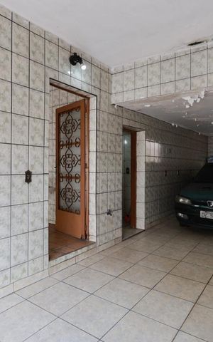 Casa à venda com 275m², 2 quartos e 2 vagas Casa à venda com 275m², 2 quartos e 2 vagasGaragem